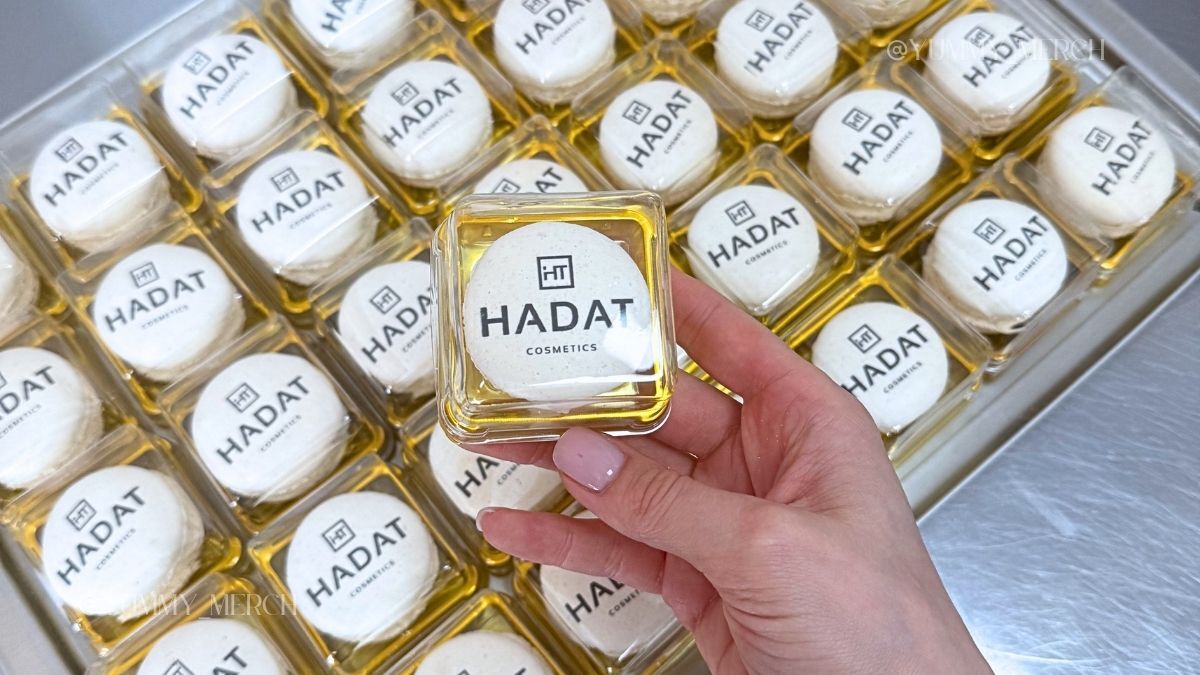 Брендированные макарунсы Hadat для подарка клиентам