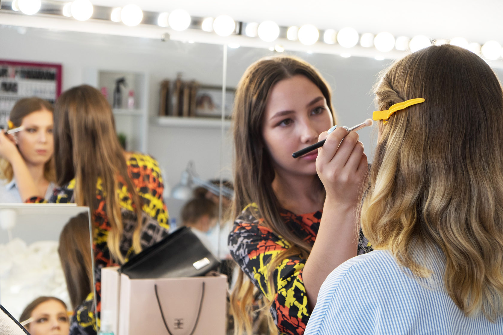 Курсы визажиста в екатеринбурге. Курсы макияжа краснодар. Курсы визажиста в казани для начинающих. Профессия визажист. Курсы визажиста в екатеринбурге.