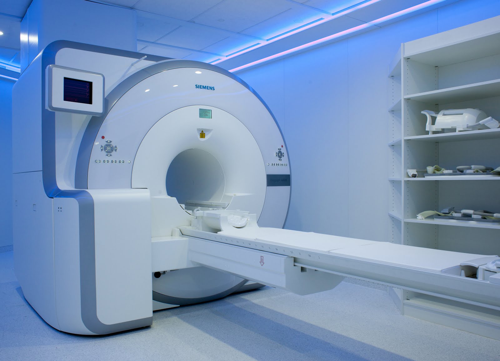 Mri's. ПЭТ кт томограф. Позитронно-эмиссионный томограф. Магнитно-резонансный томограф Tomikon BMT 1100. ПЭТ кт Сименс.