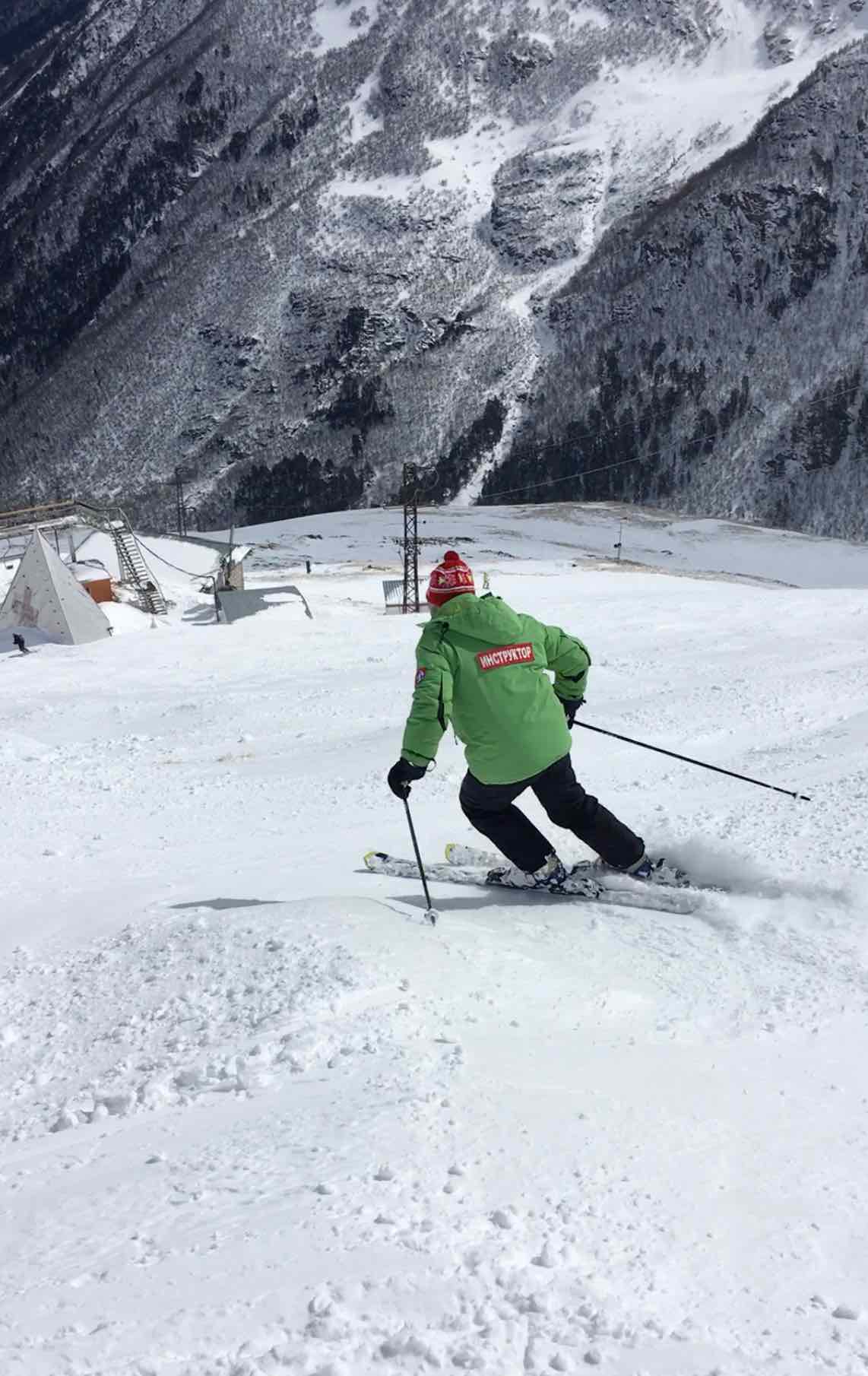 Спуск по буграм 5 букв. Чегет горнолыжный курорт. Чегет горные лыжи. Чегет Бугры. ГК Чегет.