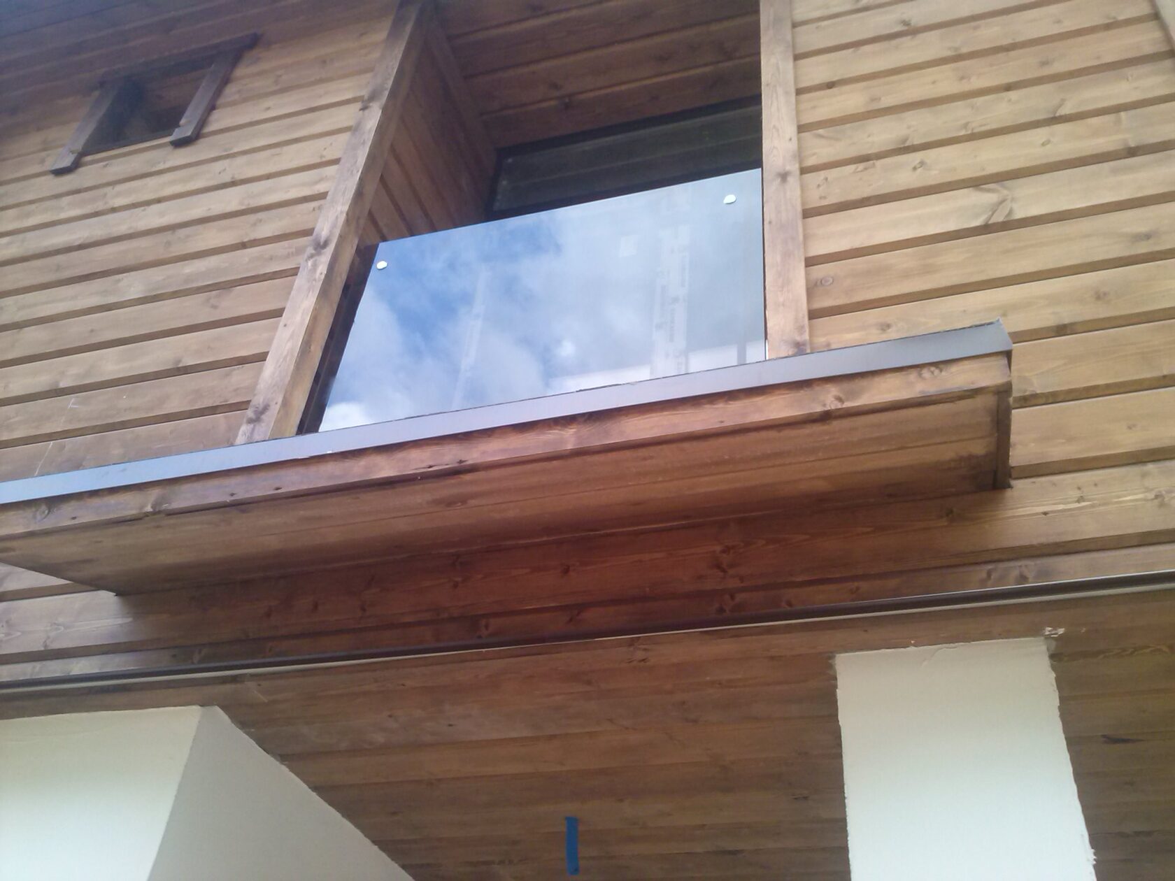 Стеклянные ограждения окон