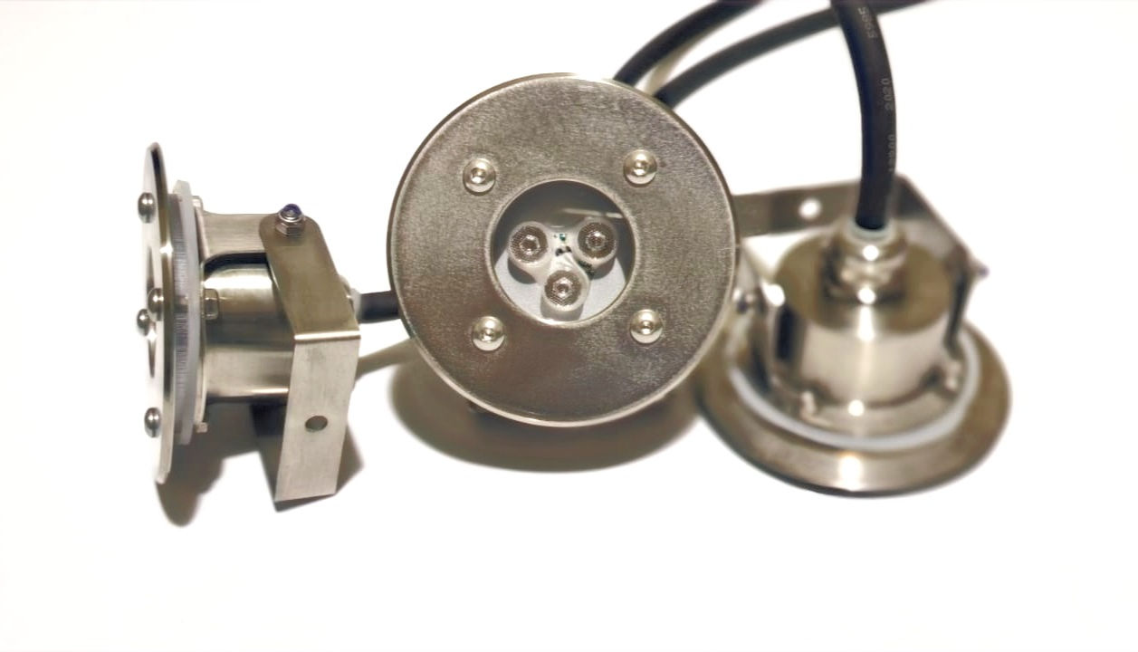 подводный светильник на кронштейне, подводный прожектор, светильник RGBW, светильник RGB, подводный светодиодный светильник   