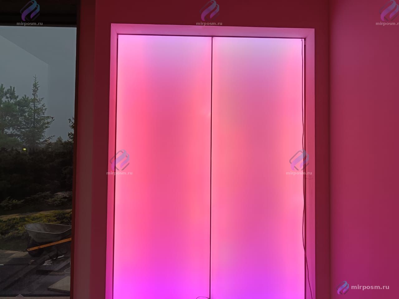 Световая панель-дверь с RGB-подсветкой
