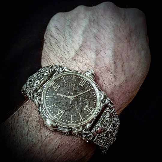 мужские серебряные часы, элитные дорогие часы, дорогие часы из серебра.