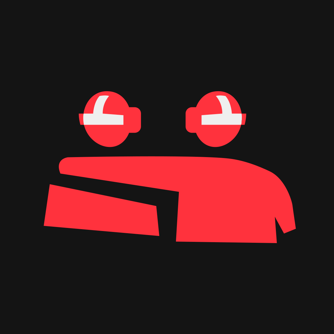 Два человека на арене виртуальной реальности