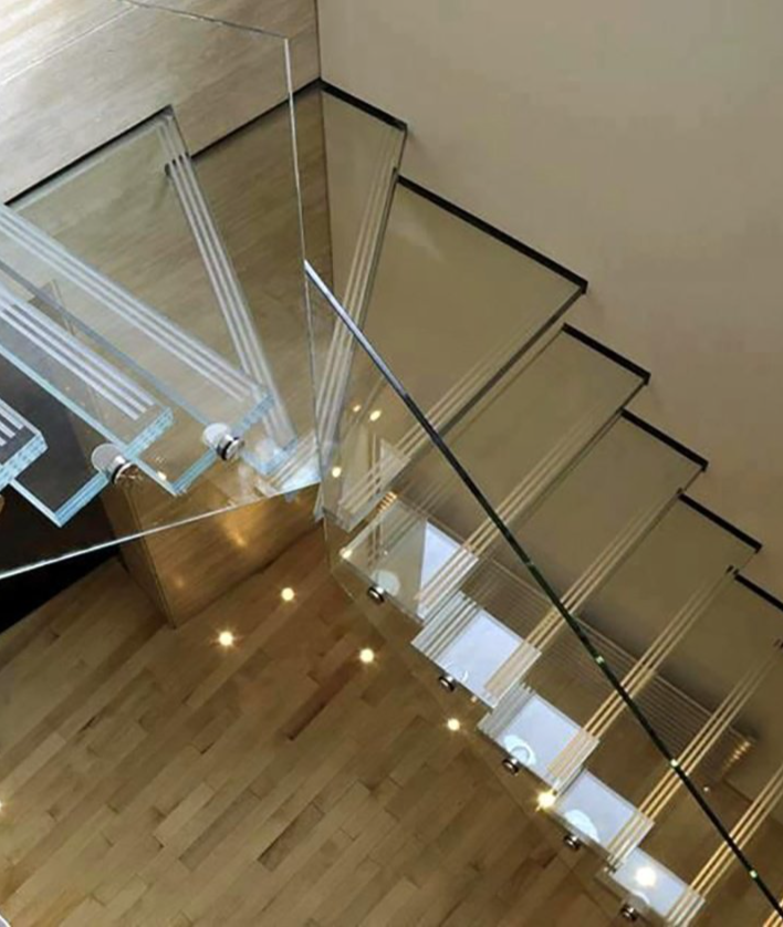 Декоративные пороги из стекла фото