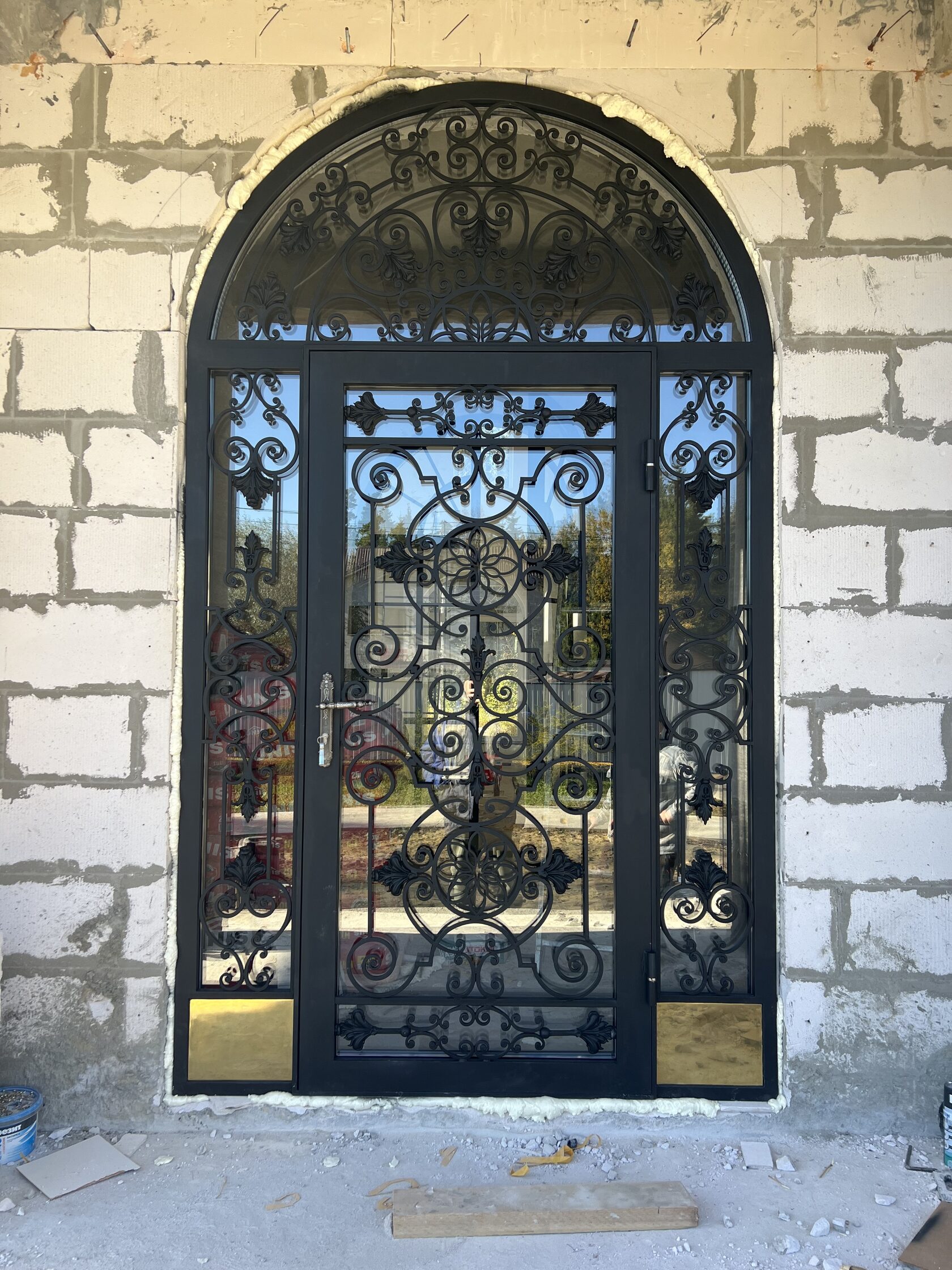 Кованая металлическая дверь