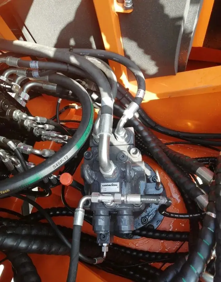 Колесный экскаватор Lonking CDM 6150W