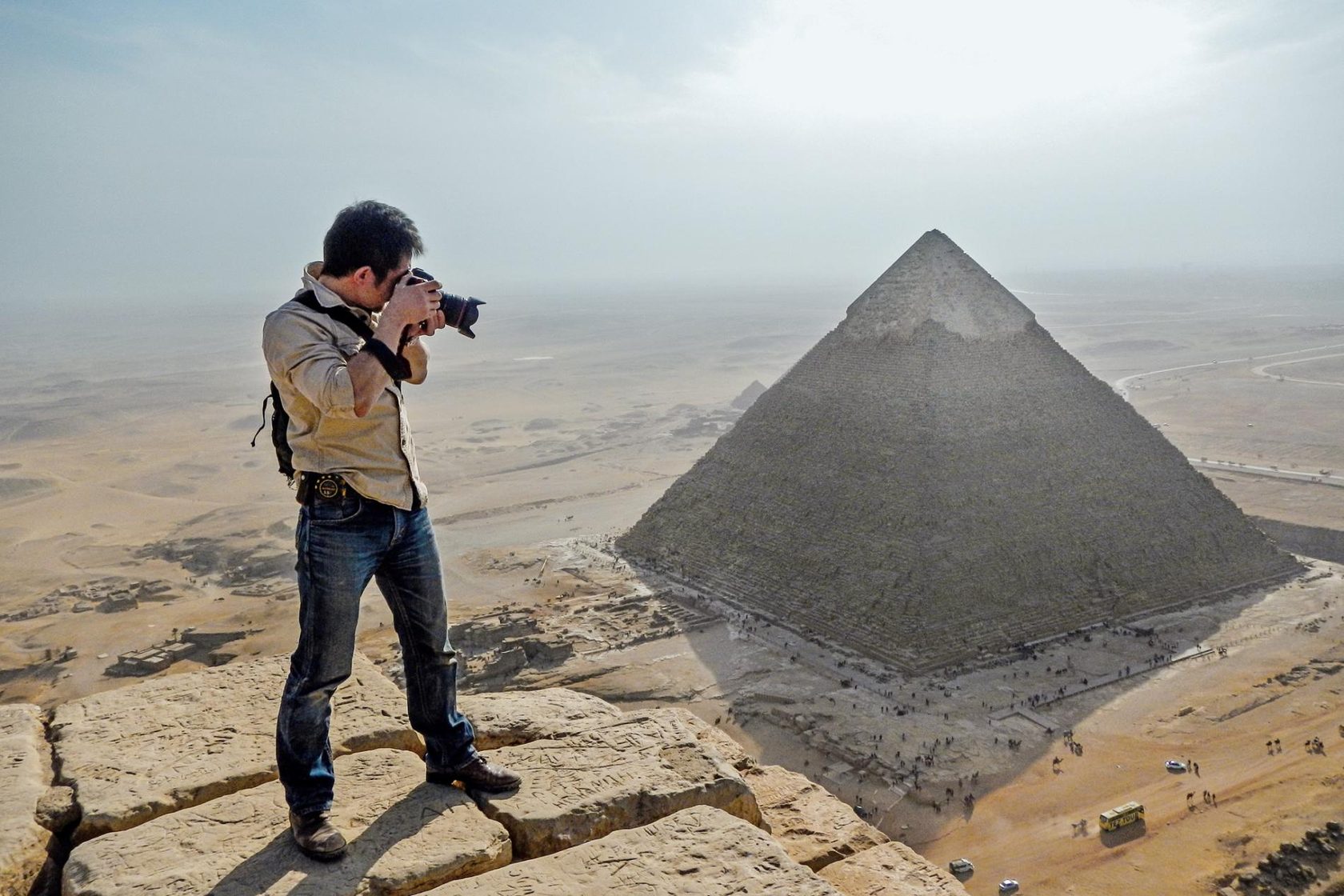 я на фоне египетских пирамид