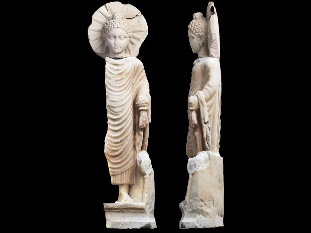 найдена древняя статуя Будды