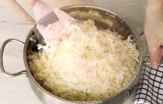 Приготовление осетинских пирогов с картошкой и сыром в духовке: шаг 12