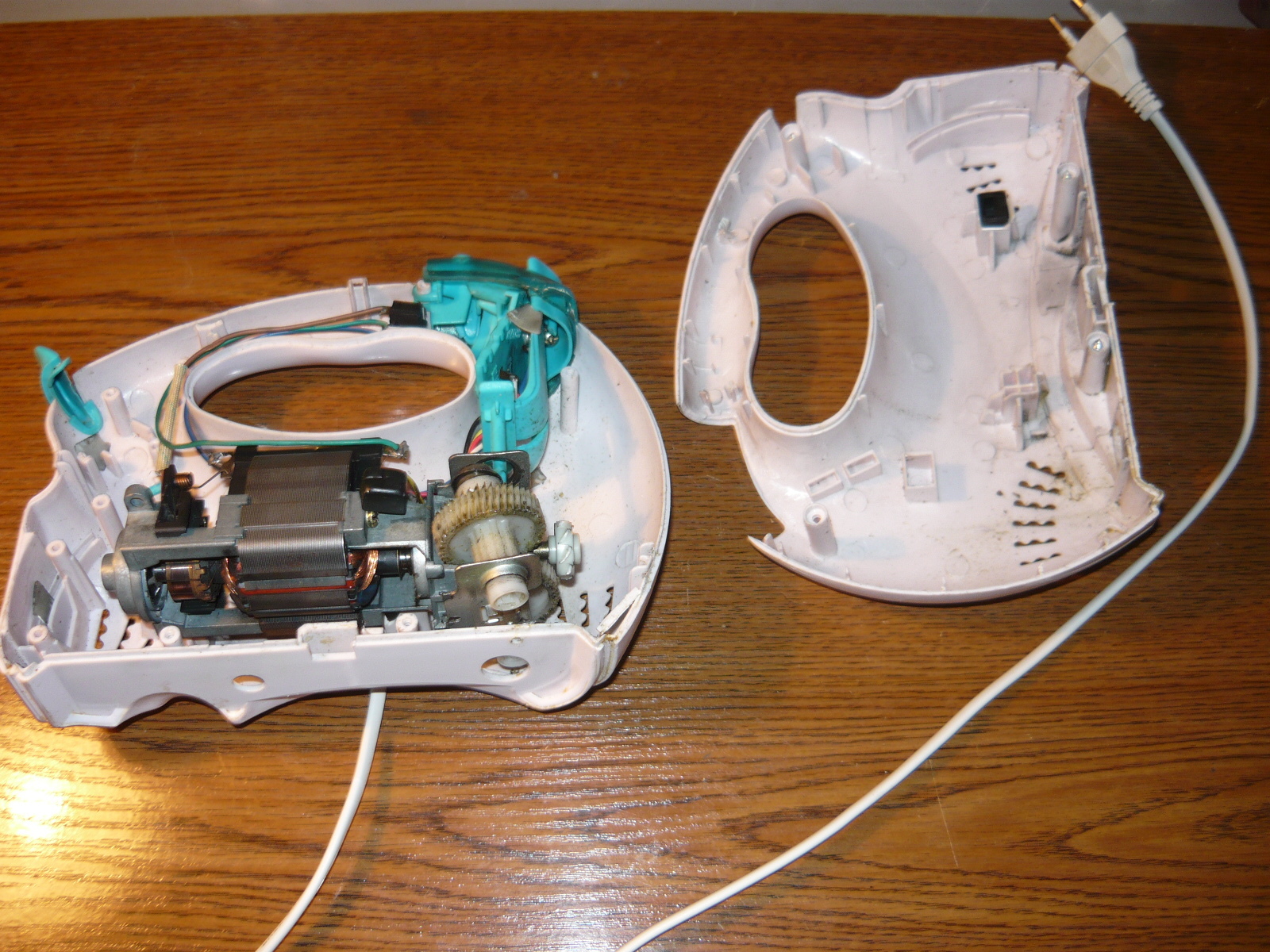 Ручной миксер 5 скоростей 1996. Разобранный миксер. Планетарный миксер domochef dc-10012. Миксер починить. Разобранный миксер.