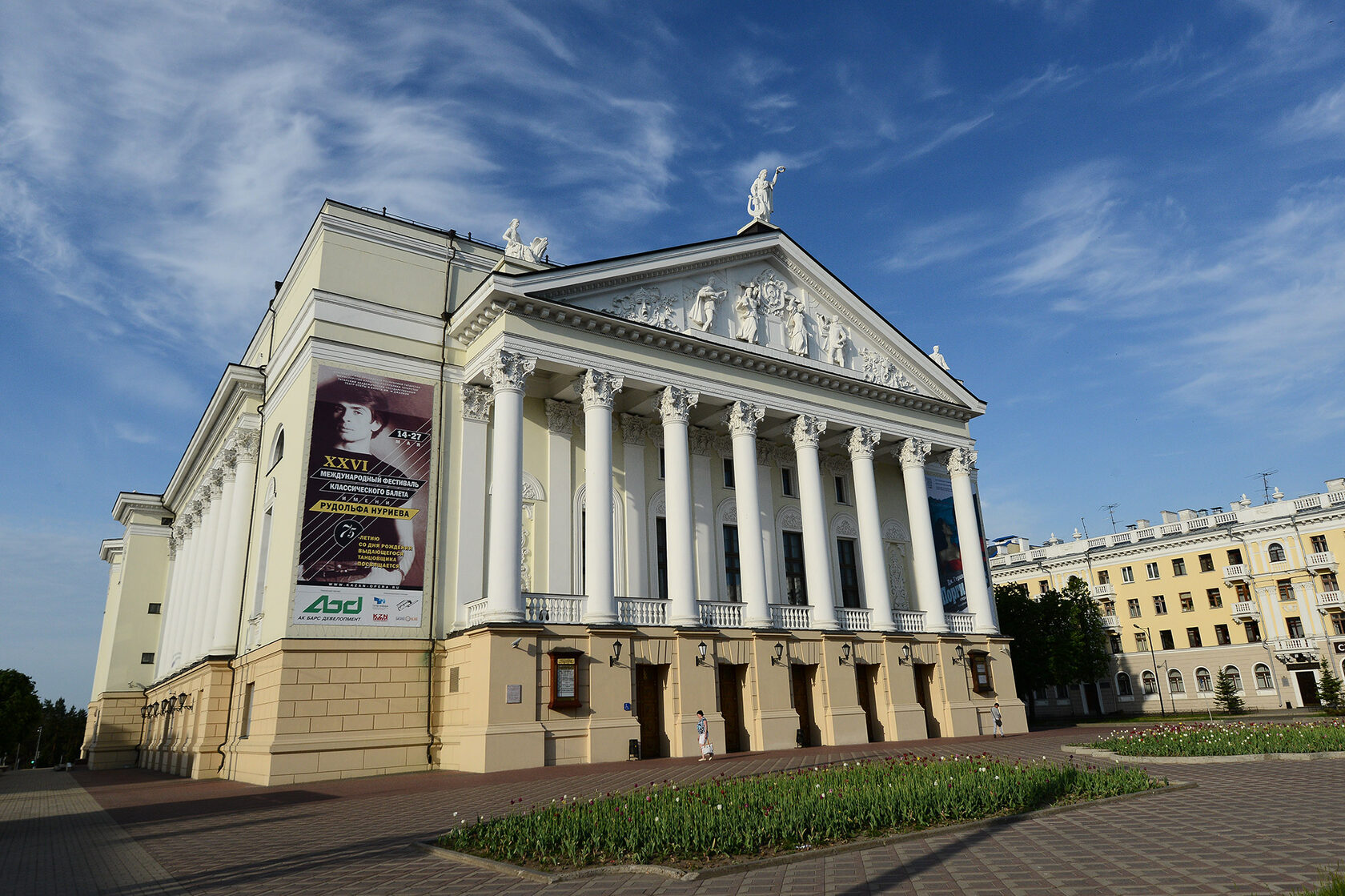 Театр города м. Театр оперы и балета имени Мусы Джалиля. Театр оперы и балета Казань. Казанский оперный театр Мусы Джалиля. Театр имени Муса Джалиль Казань.