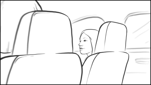 Boceto cinematográfico: una joven pasajera mira pensativa hacia adelante desde el asiento trasero del auto.
