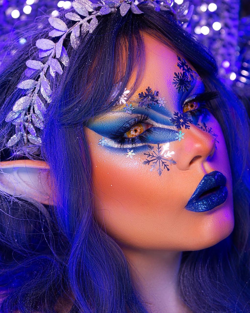 Яркий глиттер-макияж для тематической вечеринки в стиле фэнтези