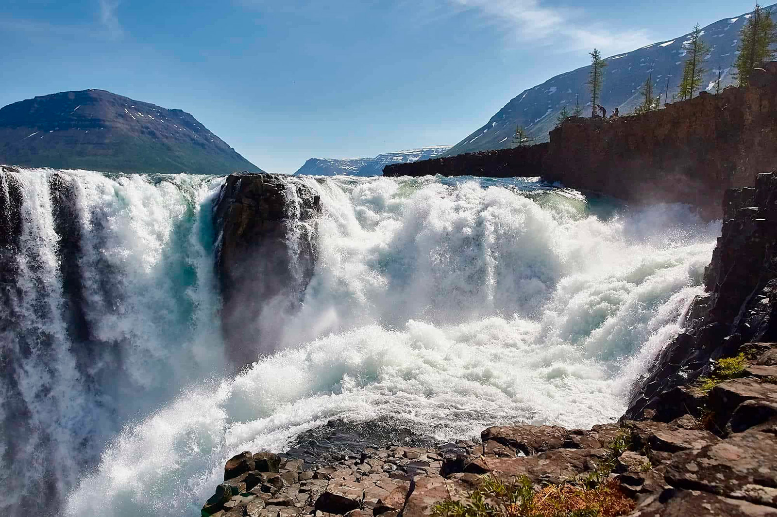 Водопад с плато