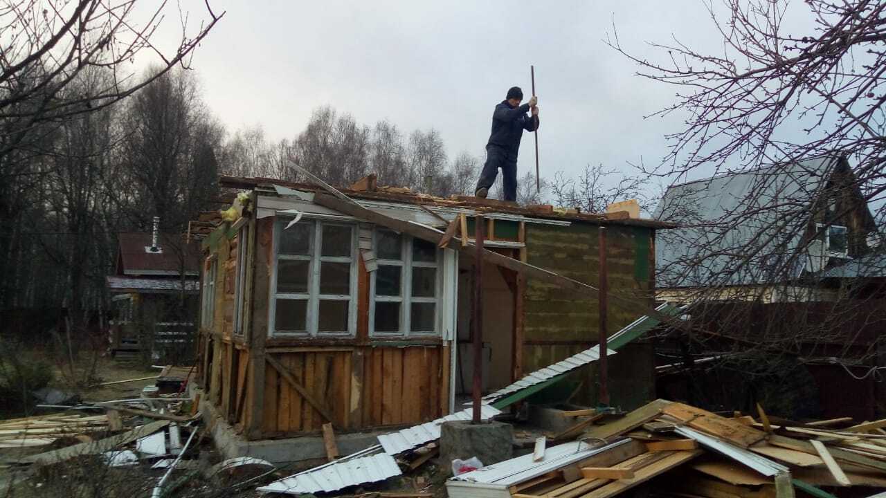 Демонтаж каркасного дома, цены в Москве: сколько стоит снести каркасник