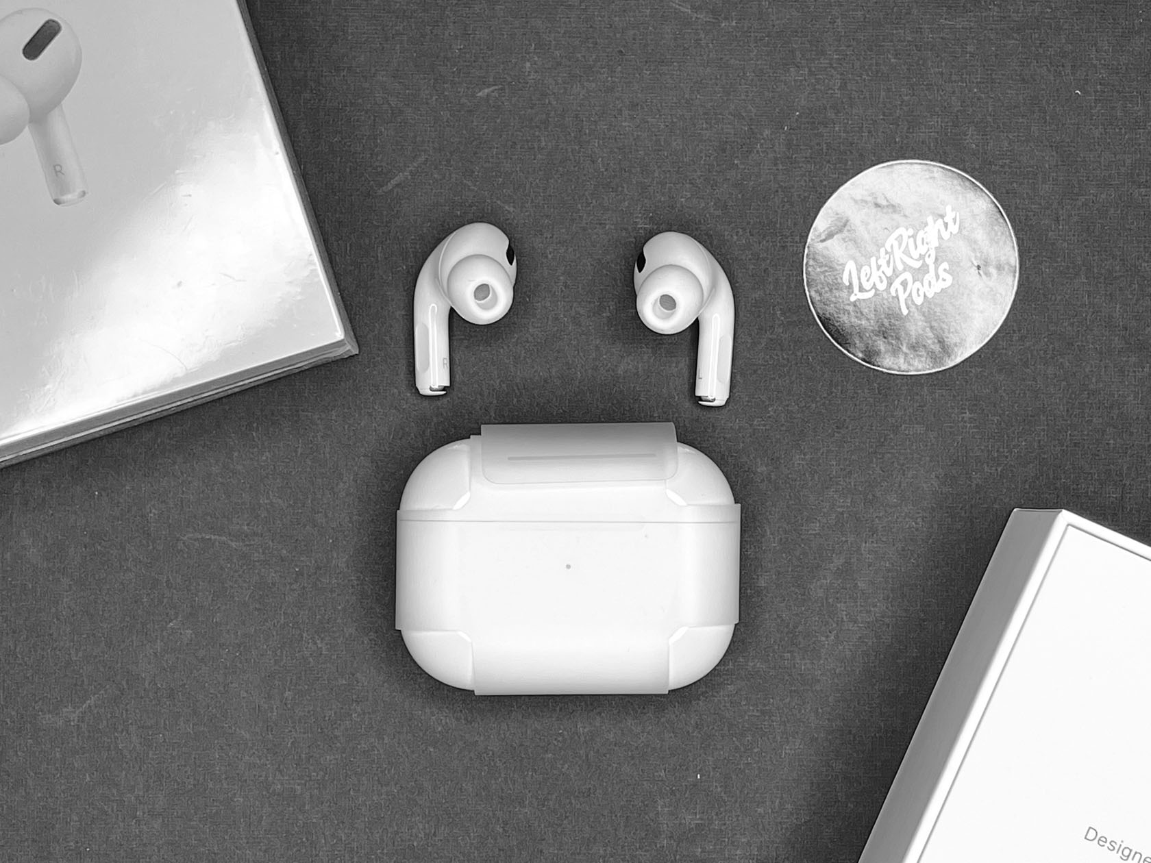 Правый или левый наушник AirPods по-отдельности