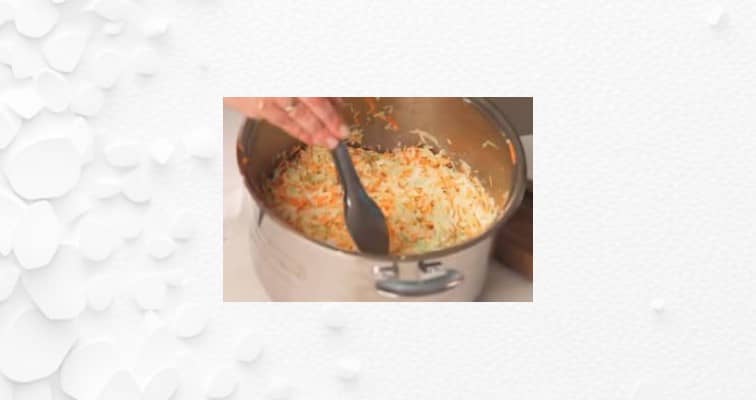 Приготовление салата из капусты Коул слоу: шаг 7