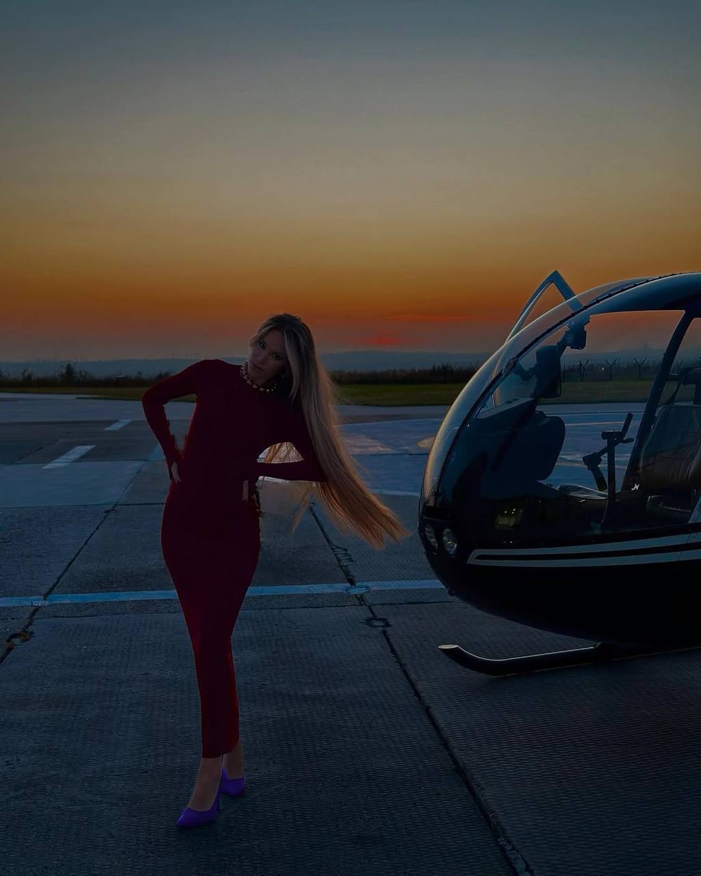 Закатная фотосессия с вертолетом после полета