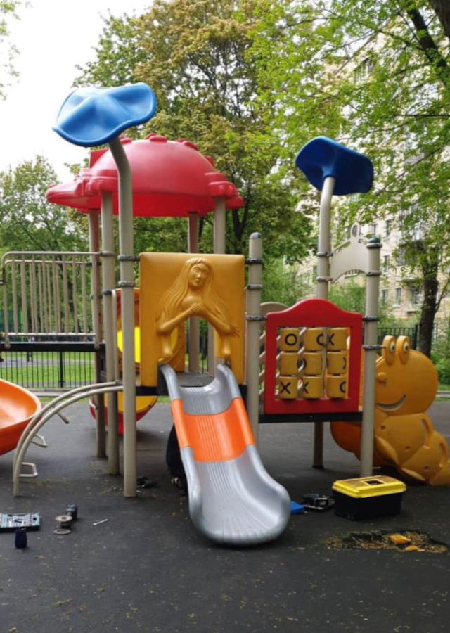 Отремонтированная детская площадка