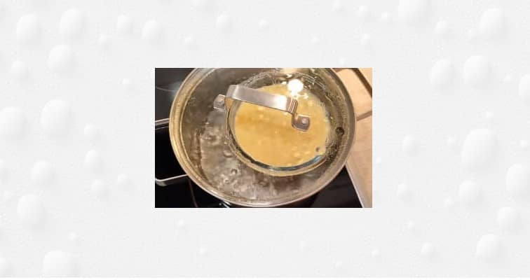 Приготовление пышного омлета с молоком на водяной бане: шаг 7