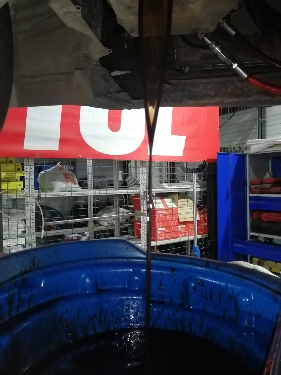 Слив масла из картера АКПП Mazda