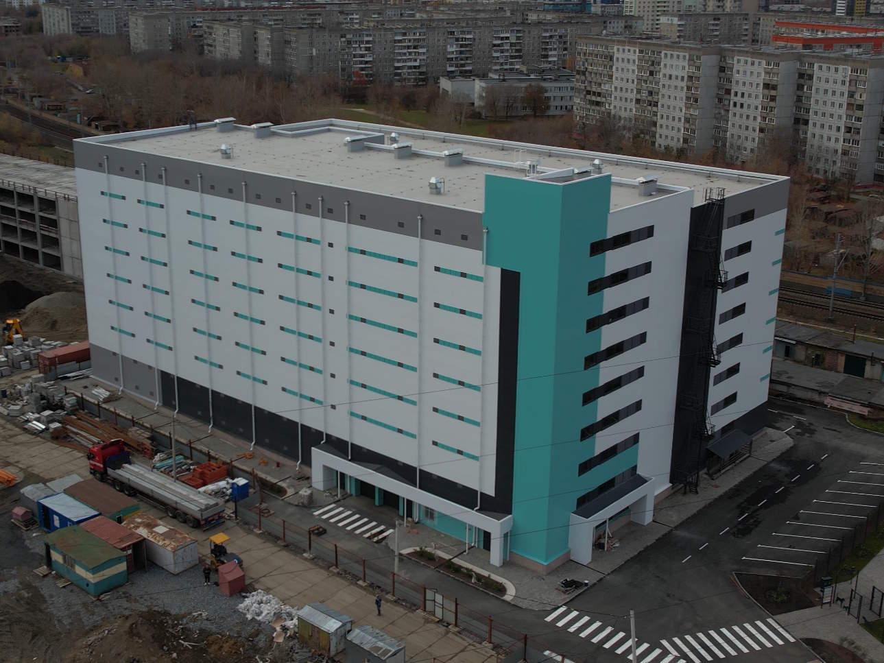 Автостоянка по улице Островского