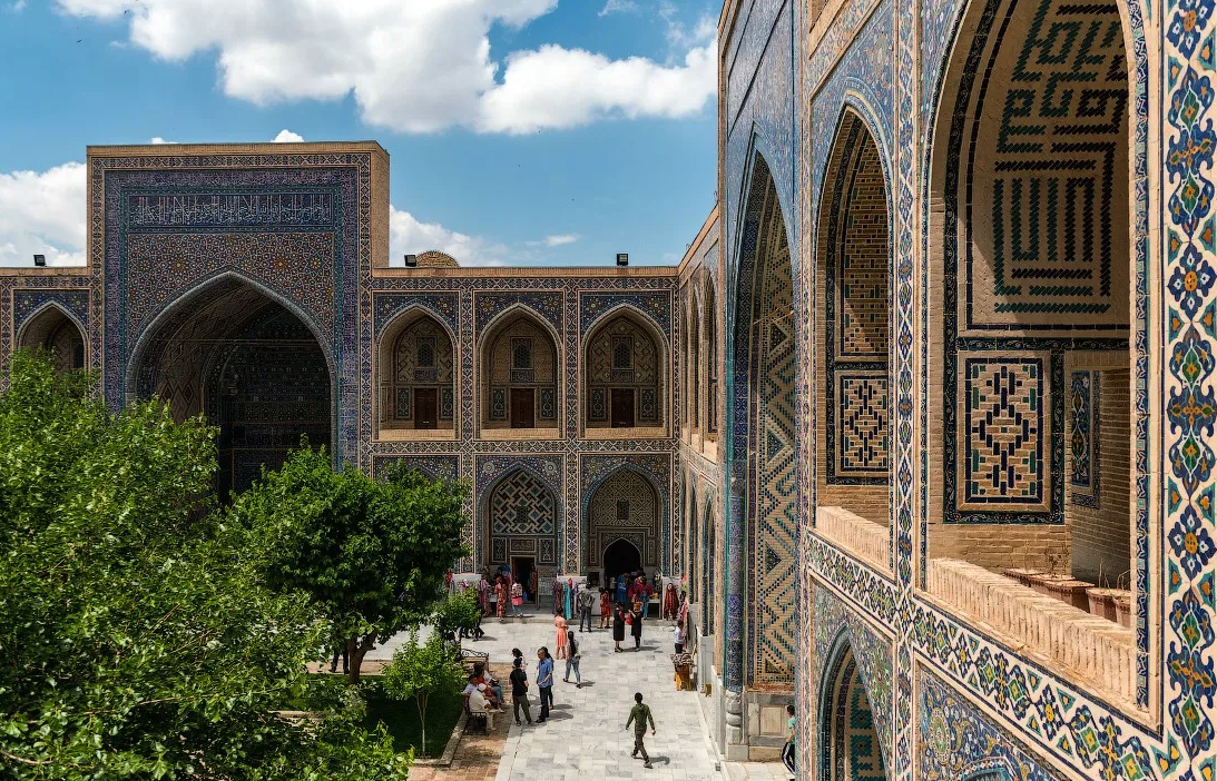 Uzbekistan samarkand. Регистан Самарканд медресе Улугбека. Площадь Регистан: медресе Улугбека. Медресе Улугбека Самарканд. Медресе Улугбека в Самарканде Узбекистан.