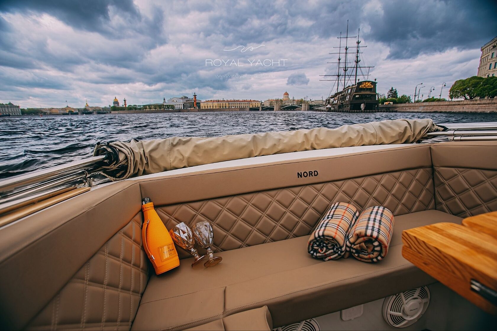Катер с капитаном спб. Катер nord. катер venissa спб. катер vip. шторм 2 катер спб.