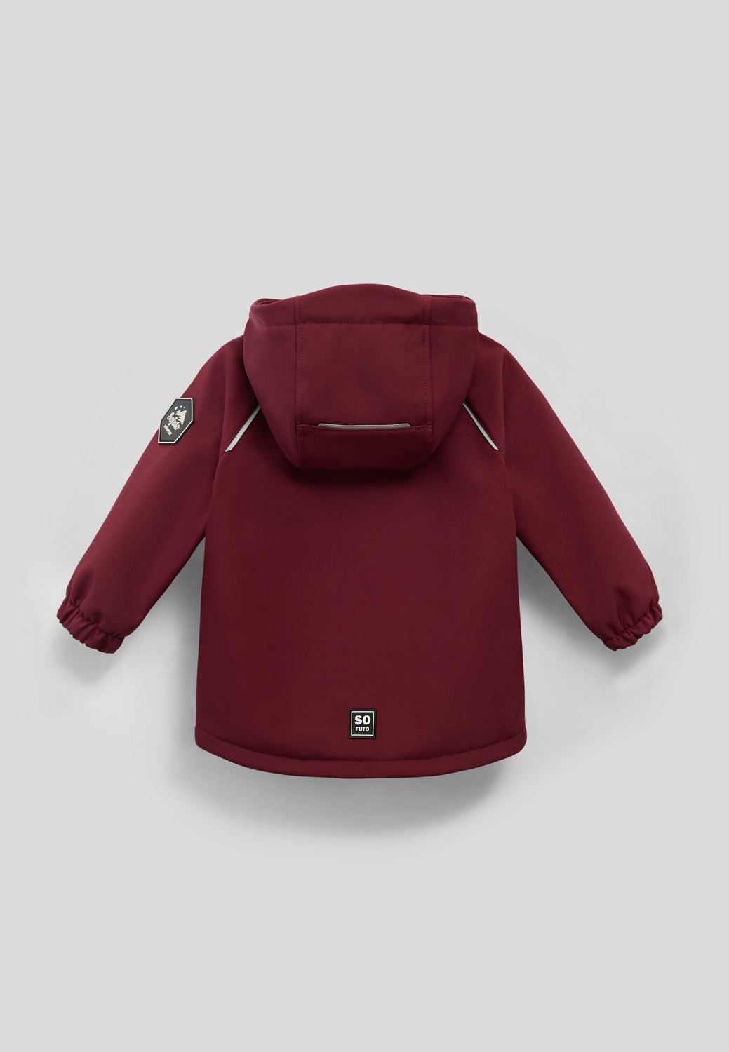 детская куртка на светлом фоне 