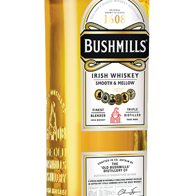 Виски bushmills original отзывы. Bushmills 0,7 в коробке со стаканами. Bushmills Whiskey в жестяной коробке. Виски Бушмилс 0.7 цена в красное и белое. Виски Бушмилс 0.7 литр цена в красно белом магазине.