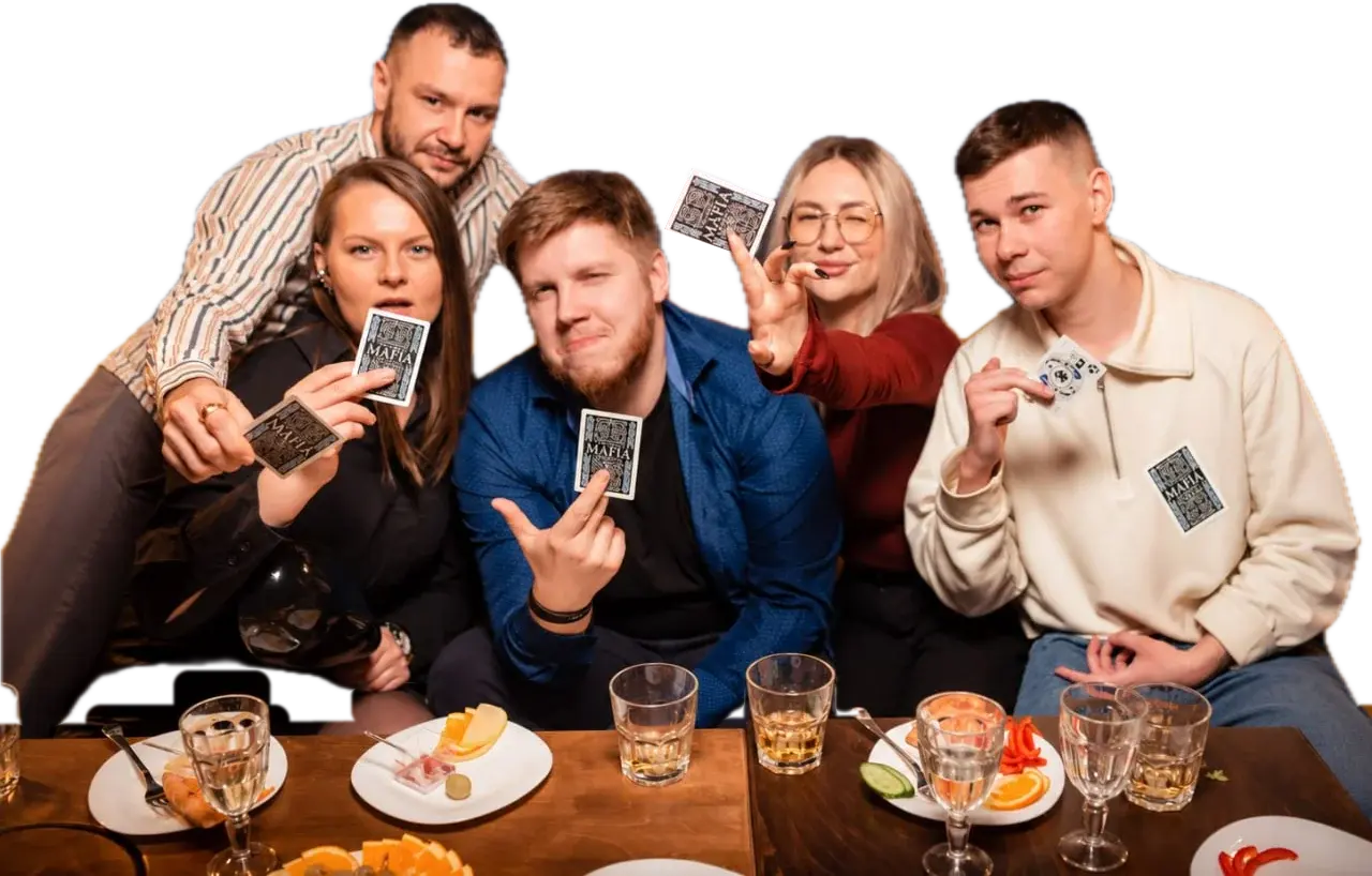 Компания друзей играет в мафию в караоке Okey'La