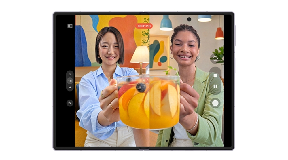 Развернутый экран Galaxy Z Fold 8