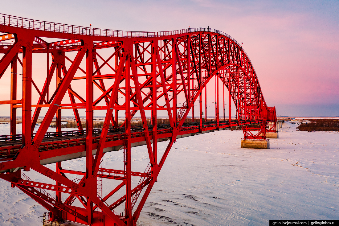 Red most. Ханты Мансийск мост дракон. Мост через Иртыш в Ханты-Мансийске. Мост красный дракон в Ханты-Мансийске. Красный мост Ханты Мансийск.