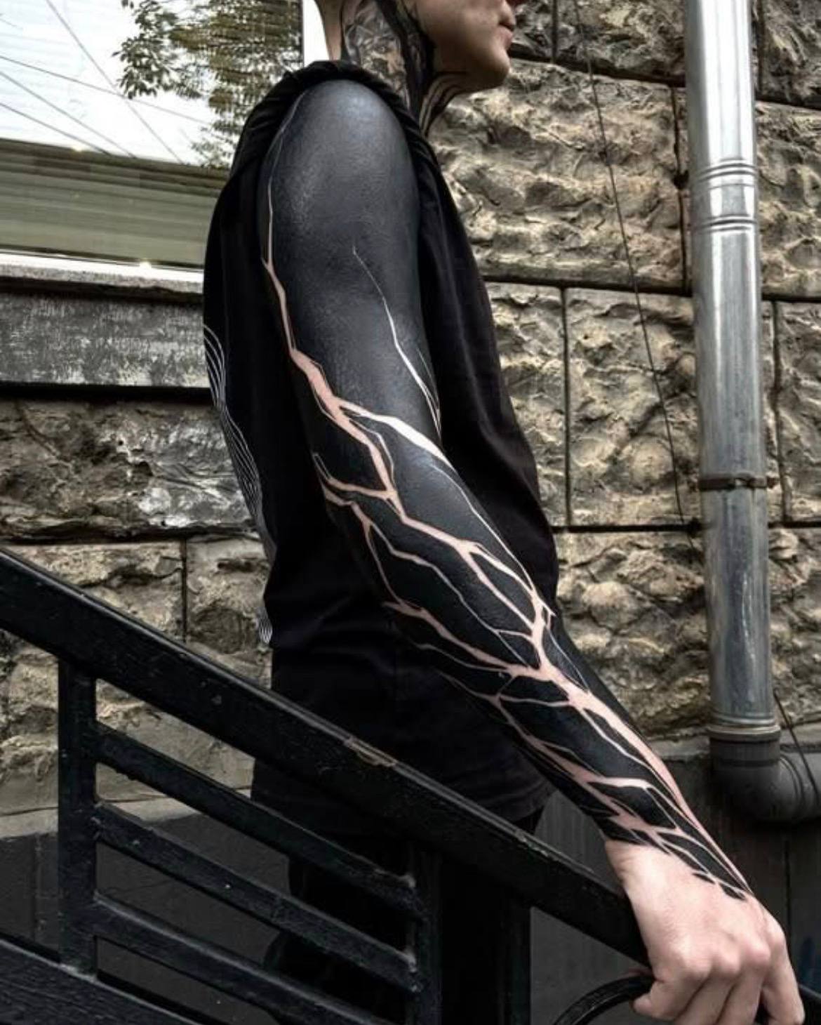 Стиль blackwork на коже