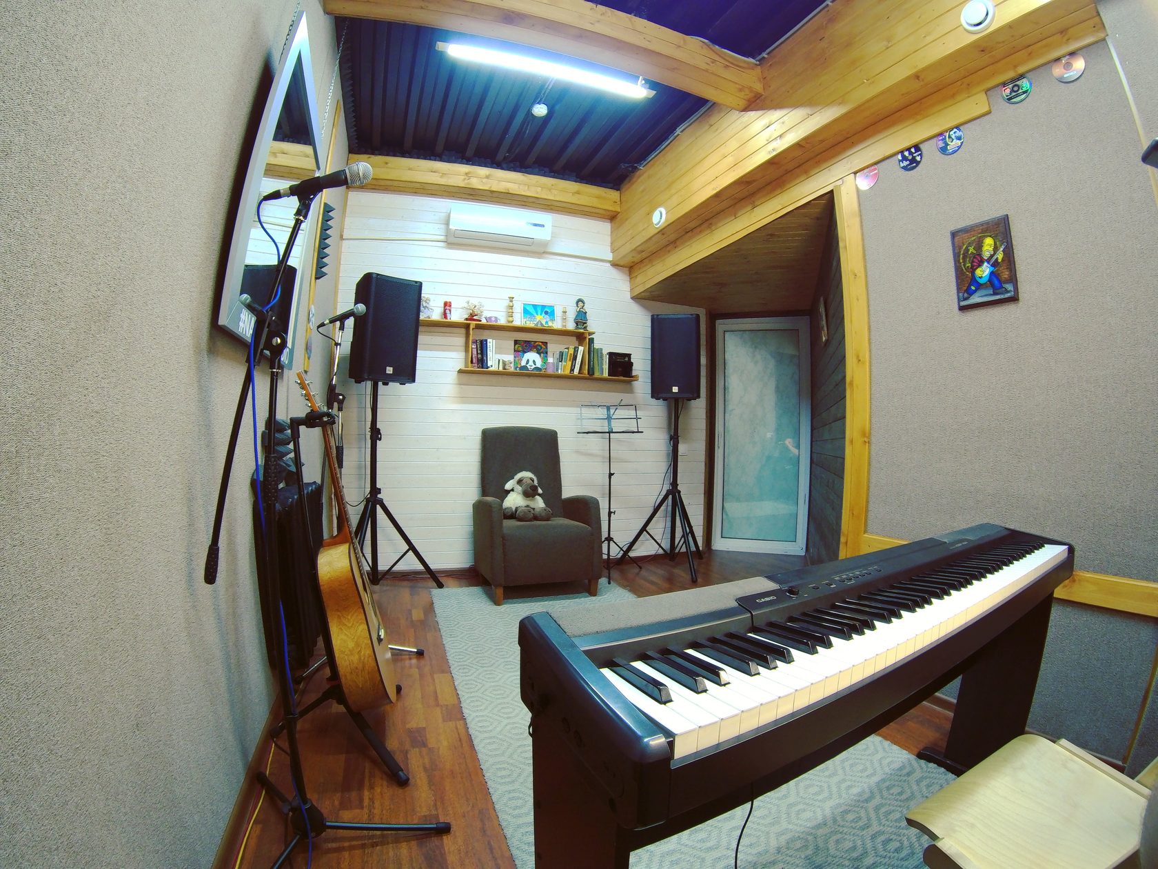 профессиональная студия звукозаписи. казанская 7 репточка. аренда музыкальной студии. Under the ground репетиционная база. студия комната для вокала.