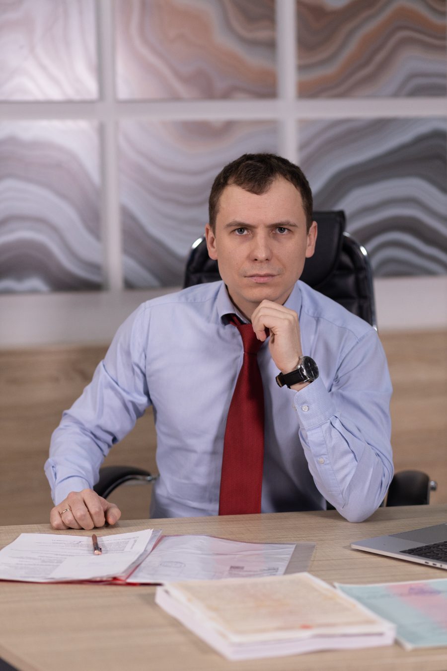 Ведущий юрист центра