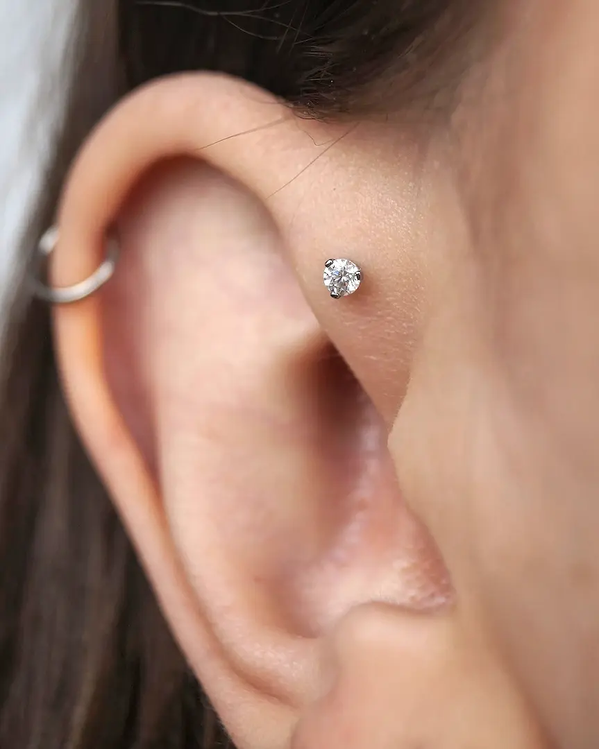 Аккуратный Форвард Хеликс уха