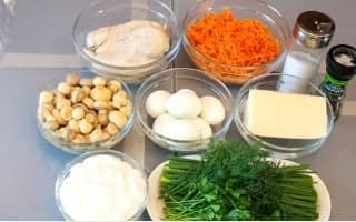 Приготовление салата «Грибная поляна» с шампиньонами и курицей: шаг 1