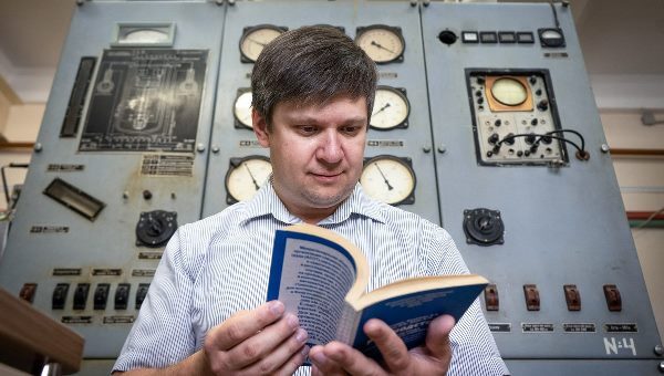 Антон Иванович Васюнин — руководитель лаборатории астрохимических исследований УрФУ