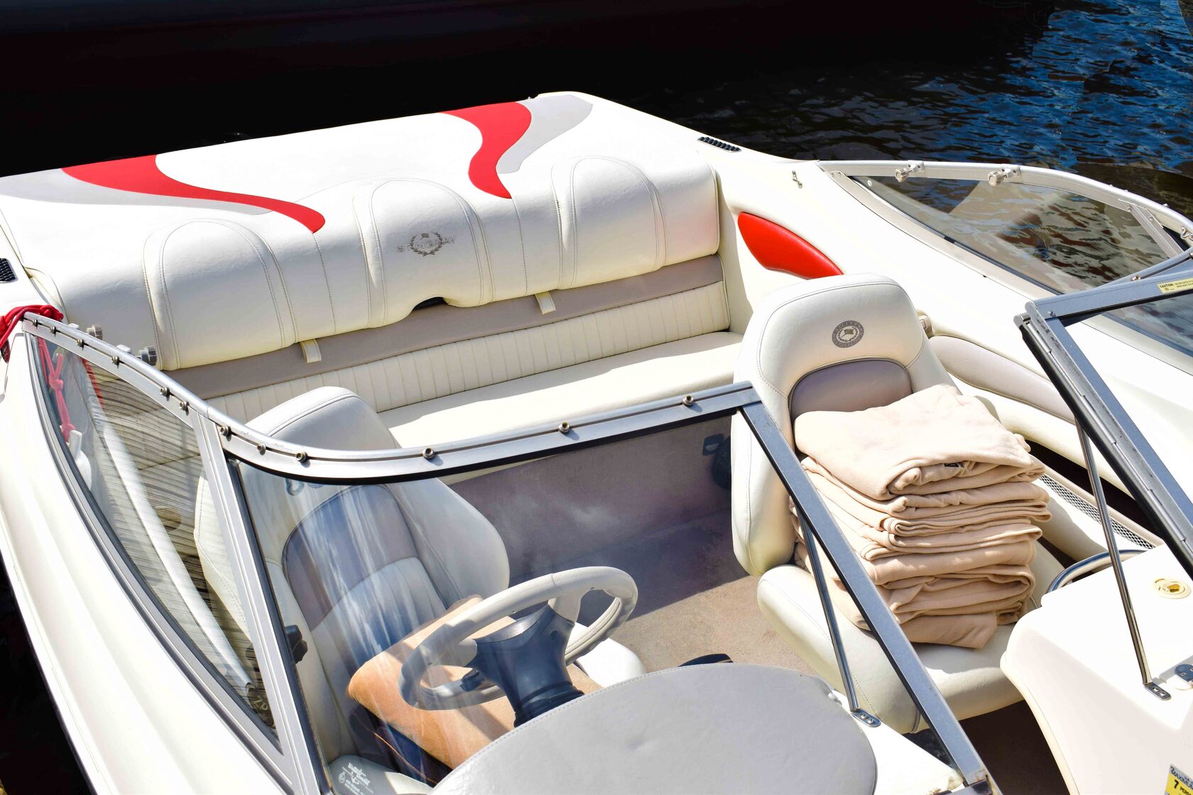 Аренда катера Stingray в СПб - прогулки по Неве