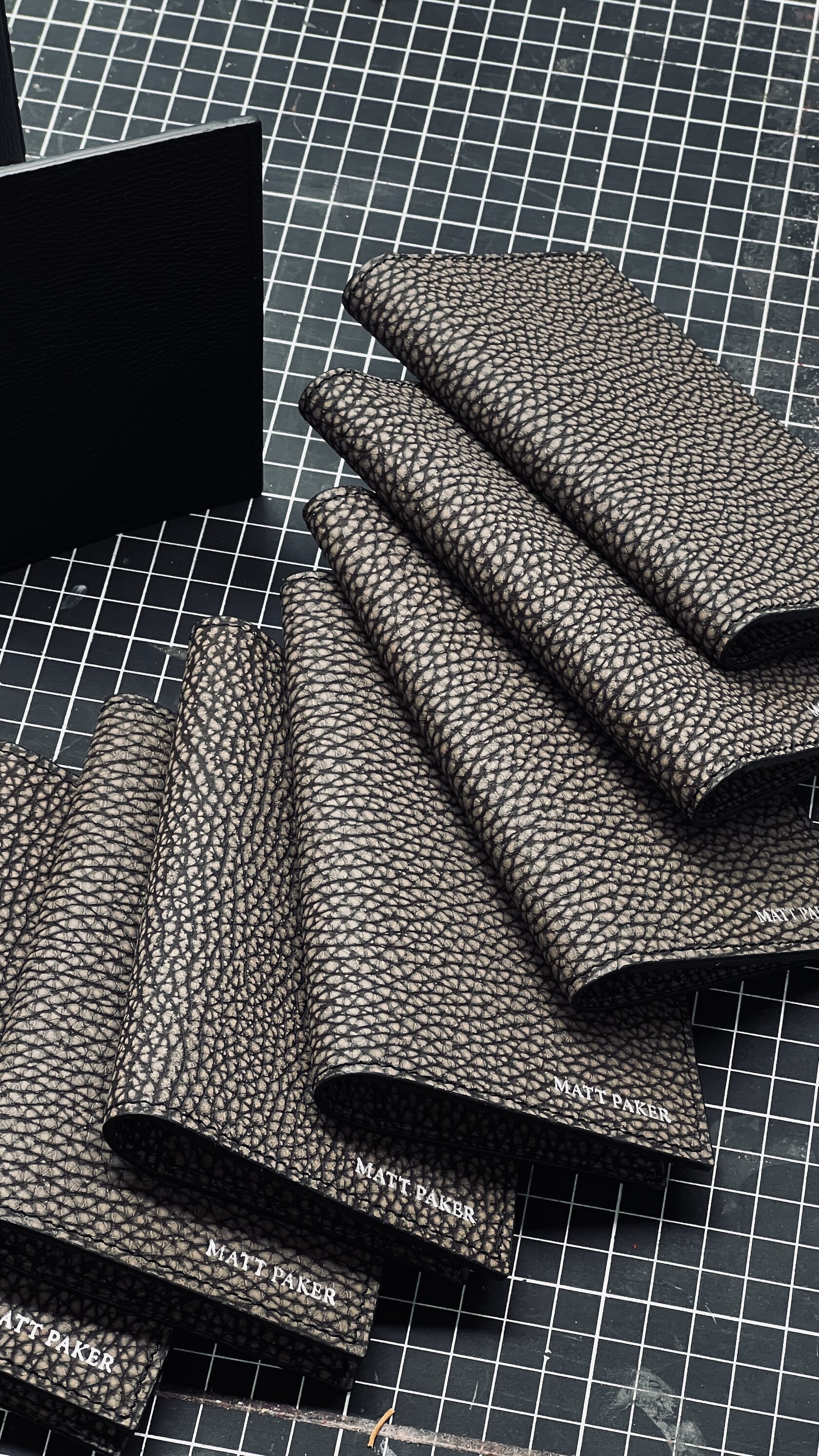 Подарок мужчине из кожи — портмоне ручной работы из натуральной кожи