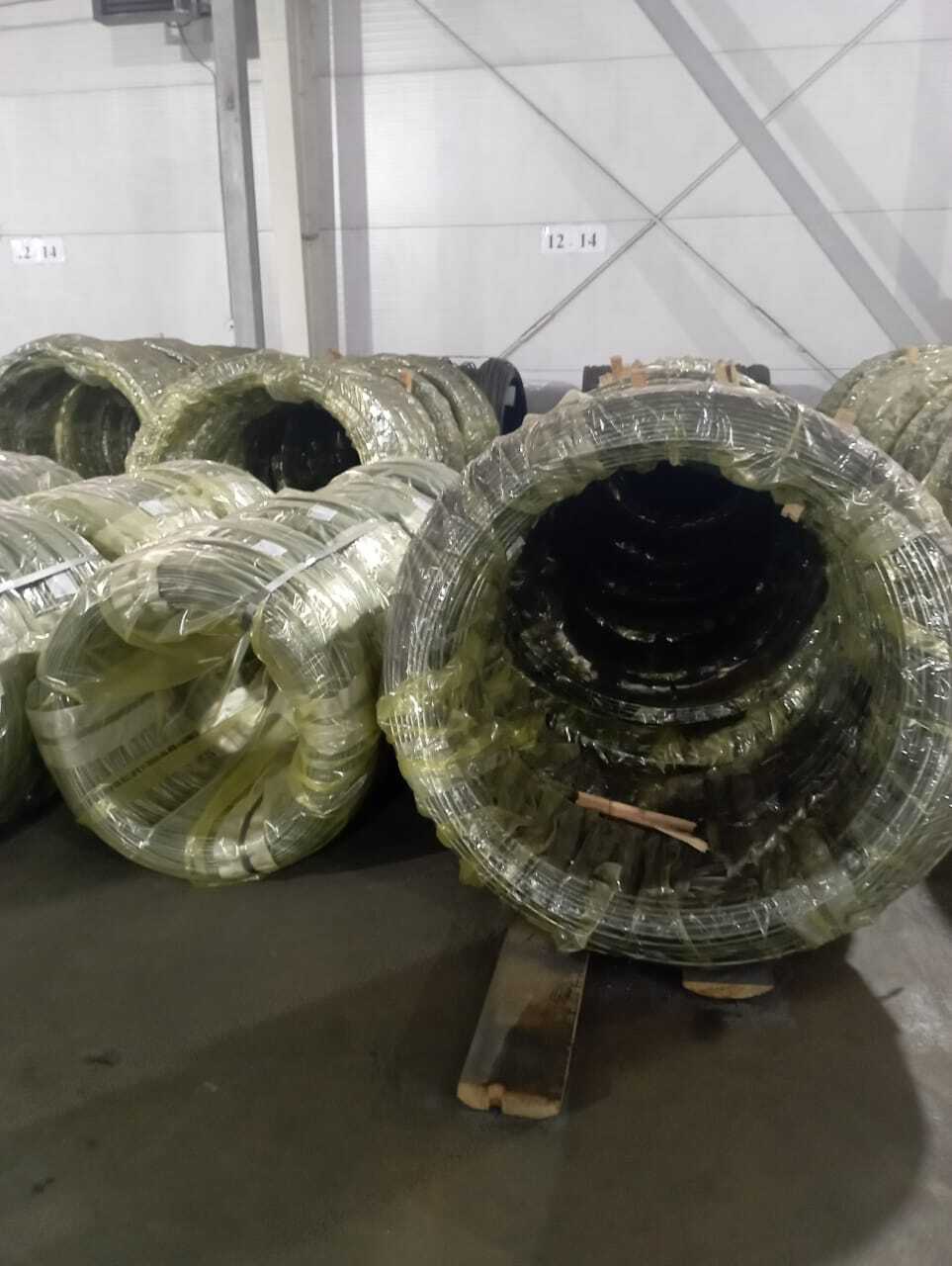 Бухты стального калиброванного круга на складе