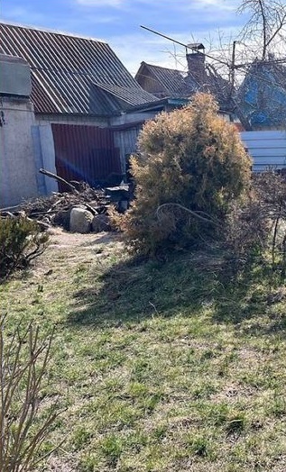 хоумстейджинг участка вокруг загородного дома. фото до. Беларусь