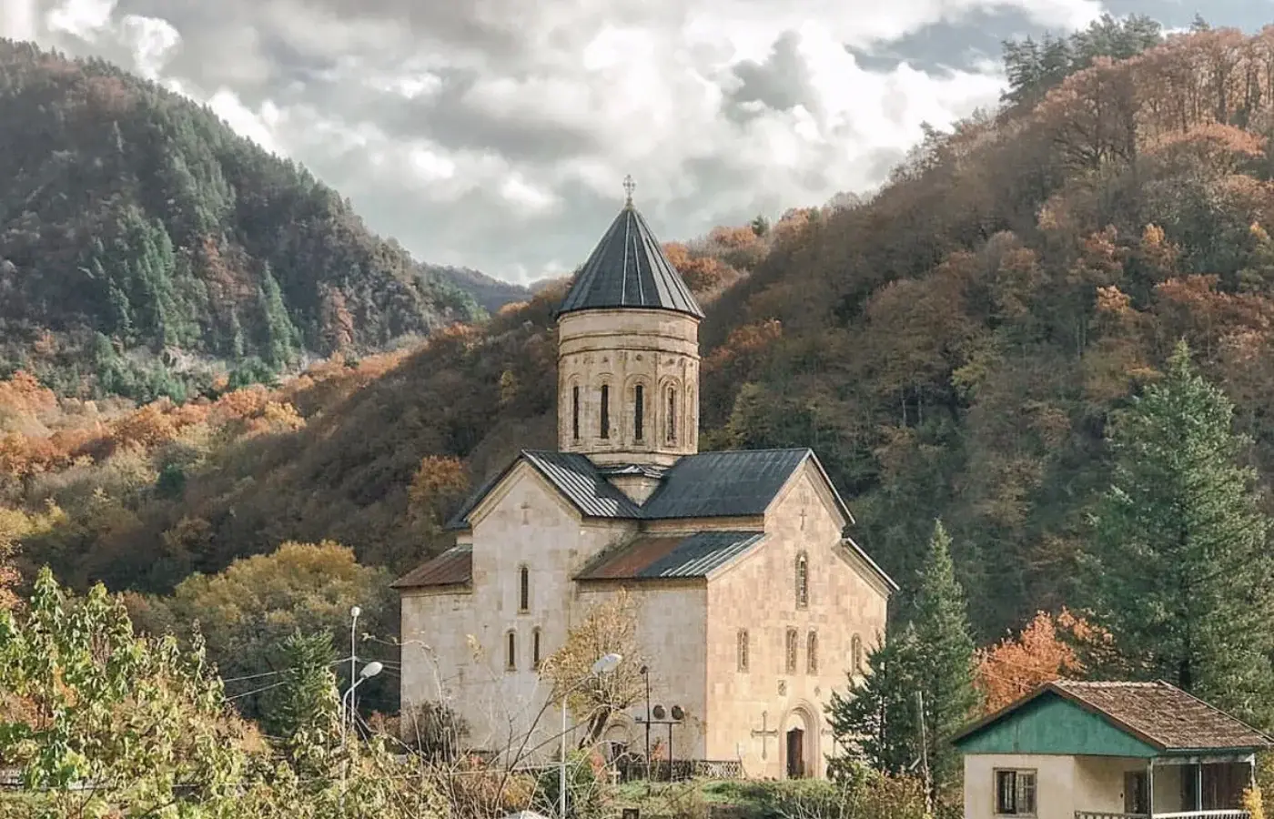 церковь Баракони в Раче