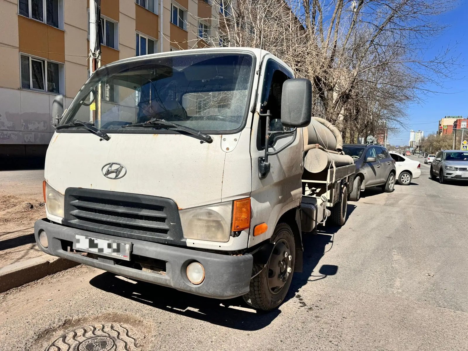Грузовик Hyundai после ДТП на улице Аксакова Уфа — оформление аварийным комиссаром АвтоКом Эксперт