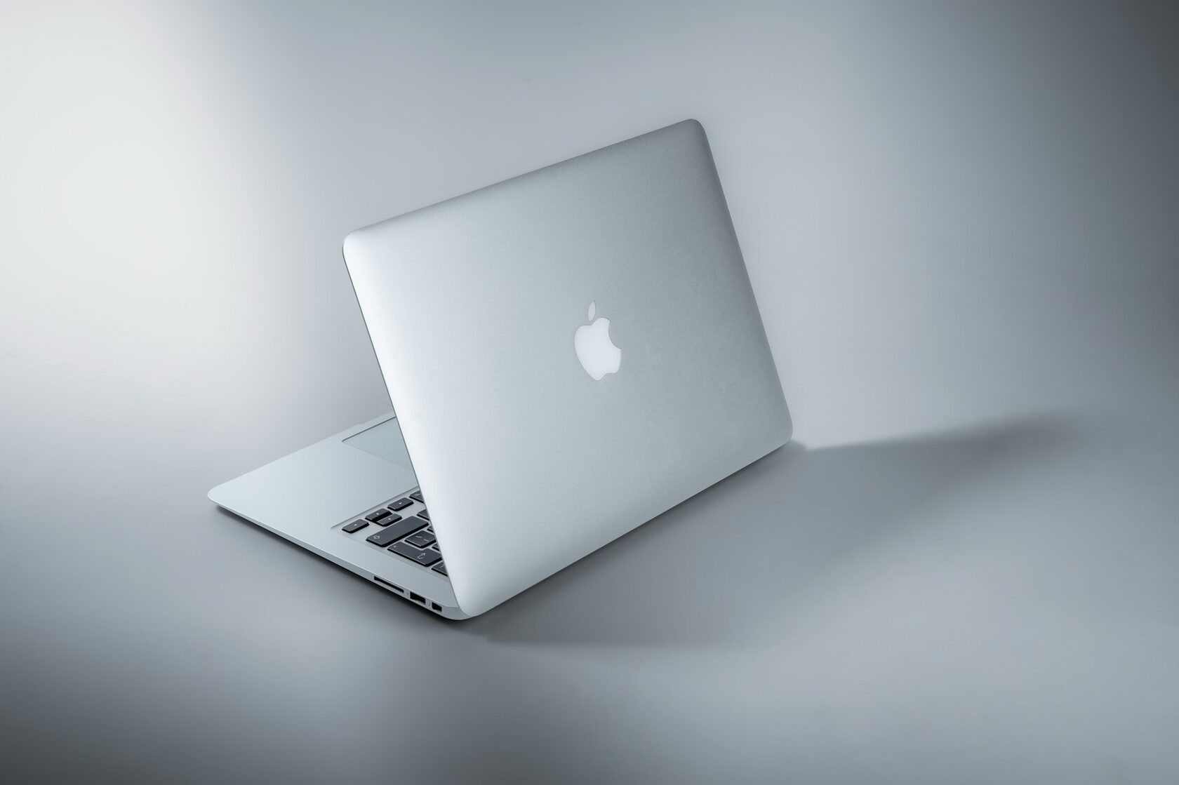 Устройства Apple на рабочем столе