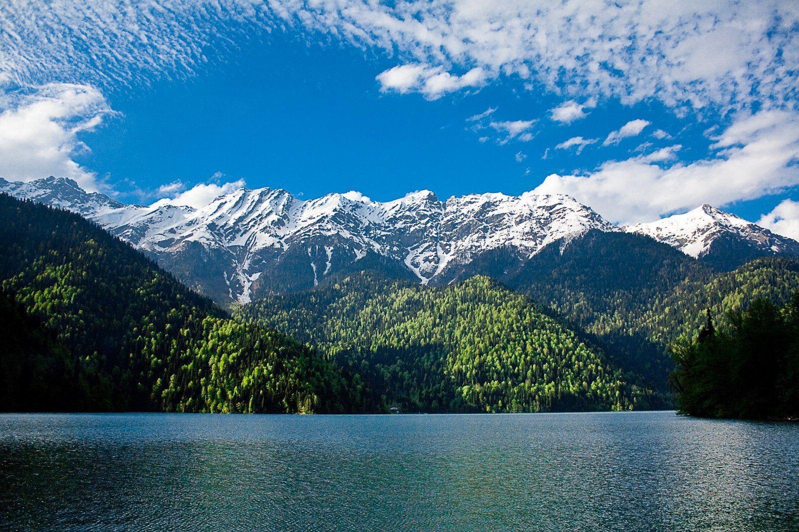 Ехать ли в абхазию в 2024 году. Озеро Рица Абхазия. Гагры озеро Рица. Горы Абхазии озеро Рица. Золотое кольцо Абхазии: Гагра — Рица — новый Афон.
