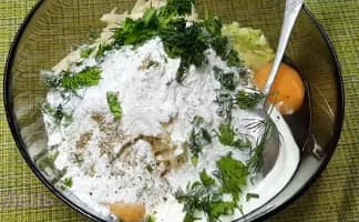 Приготовление запеканки из кабачков и картофеля в духовке: шаг 10
